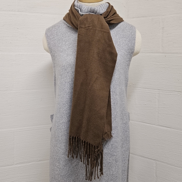 Made in Scotland Cashmere Fringe Scarf in Brown - Picture 5 of 10